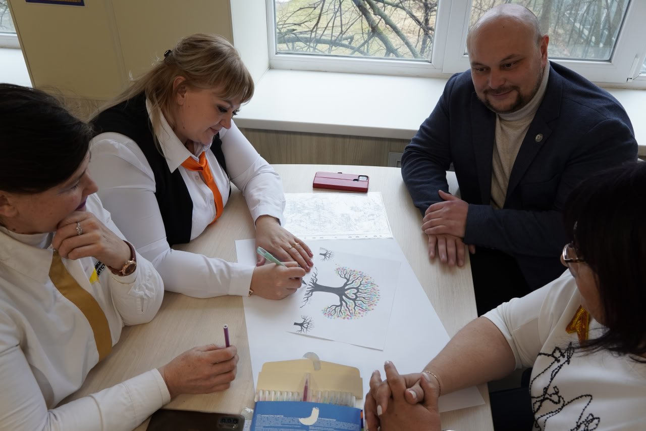 Владимир Сальдо: В Геническе школы № 3 прошла региональная стратегическая сессия «Навигаторы детства: сила в единстве!» Владимир Сальдо: В Геническе школы № 3 прошла региональная стратегическая сессия «Навигаторы детства: сила в единстве!»