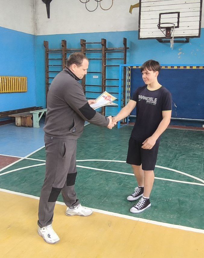 Армейский рывок. В Рубановской школе Великолепетихского муниципального округа состоялся турнир по гиревому спорту, посвященный Дню Защитников Отечества «Армейский рывок» Турнир собрал участников в трех возрастных группах: Армейский рывок. В Рубановской школе Великолепетихского муниципального округа состоялся турнир по гиревому спорту, посвященный Дню Защитников Отечества «Армейский рывок» Турнир собрал участников в трех возрастных группах: