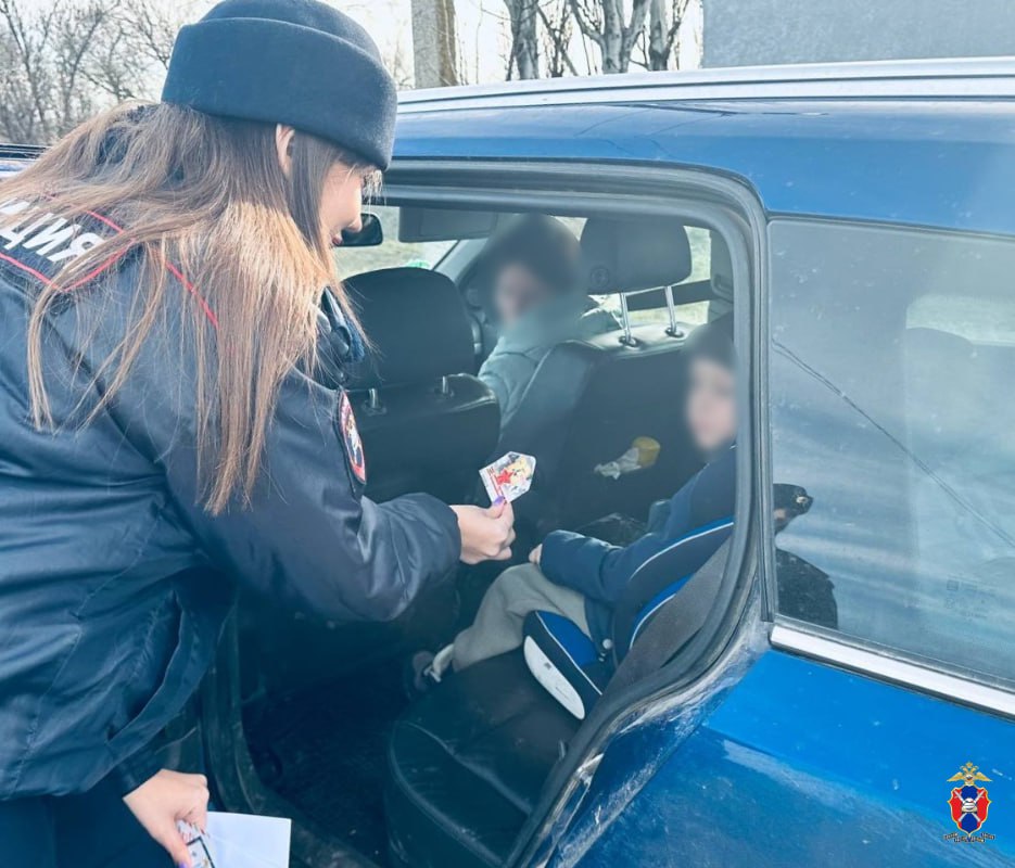 В Херсонской области в преддверии Дня защитника Отечества госавтоинспекторы поздравили мужчин с наступающим праздником В Херсонской области в преддверии Дня защитника Отечества госавтоинспекторы поздравили мужчин с наступающим праздником