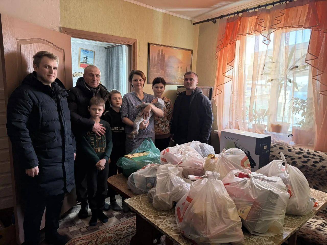 Православные активисты Кубани оказали адресную помощь многодетной семье из Голопристанского округа Православные активисты Кубани оказали адресную помощь многодетной семье из Голопристанского округа