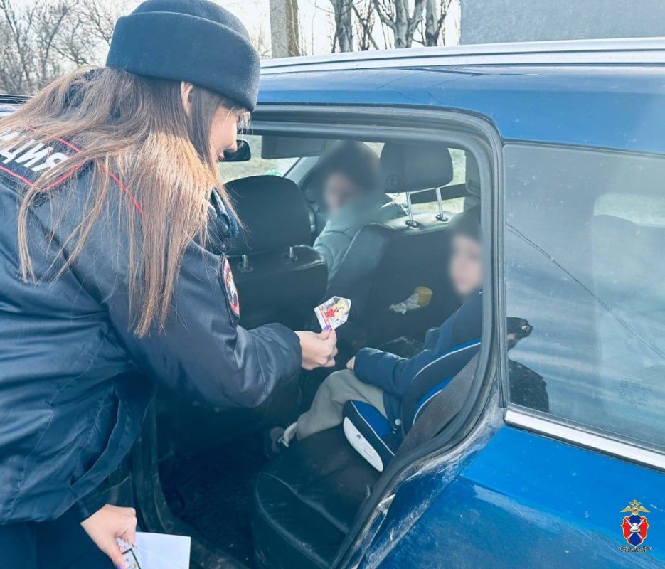 Госавтоинспекторы поздравили водителей Херсонщины с наступающим Днем защитника Отечества Госавтоинспекторы поздравили водителей Херсонщины с наступающим Днем защитника Отечества