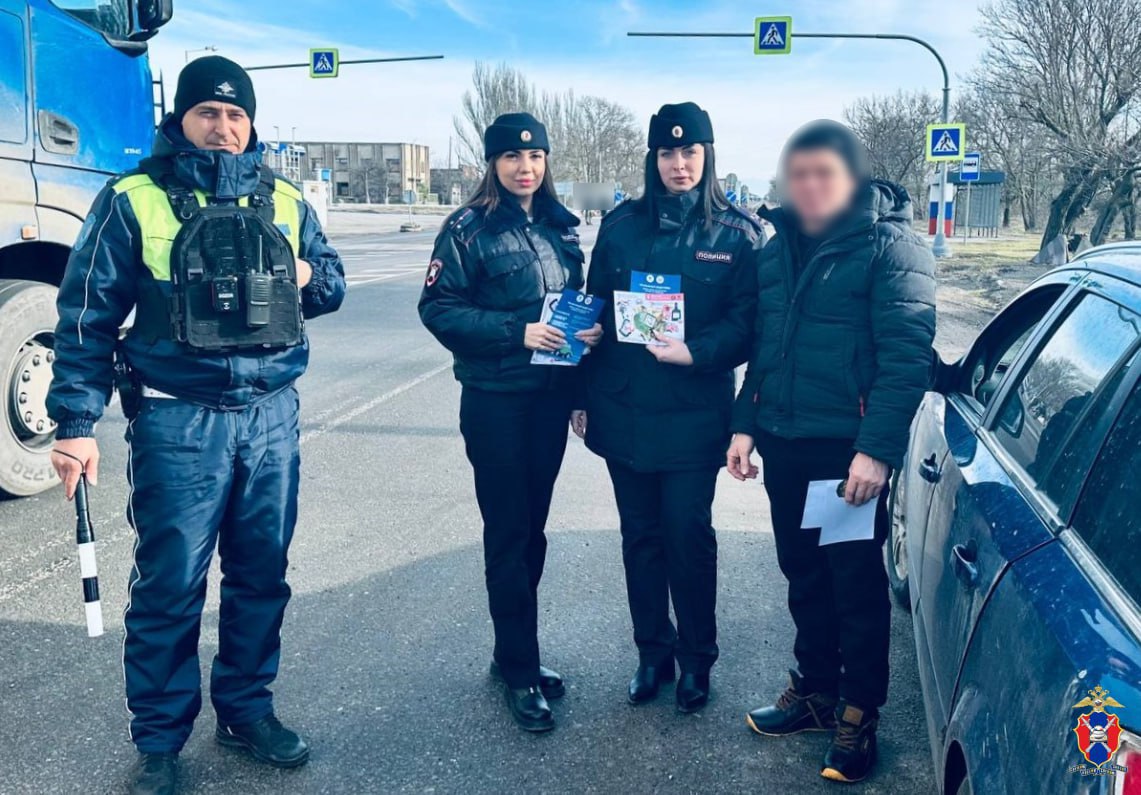 В преддверии Дня защитника Отечества госавтоинспекторы поздравили мужчин-автолюбителей Херсонщимны с наступающим праздником В преддверии Дня защитника Отечества госавтоинспекторы поздравили мужчин-автолюбителей Херсонщимны с наступающим праздником