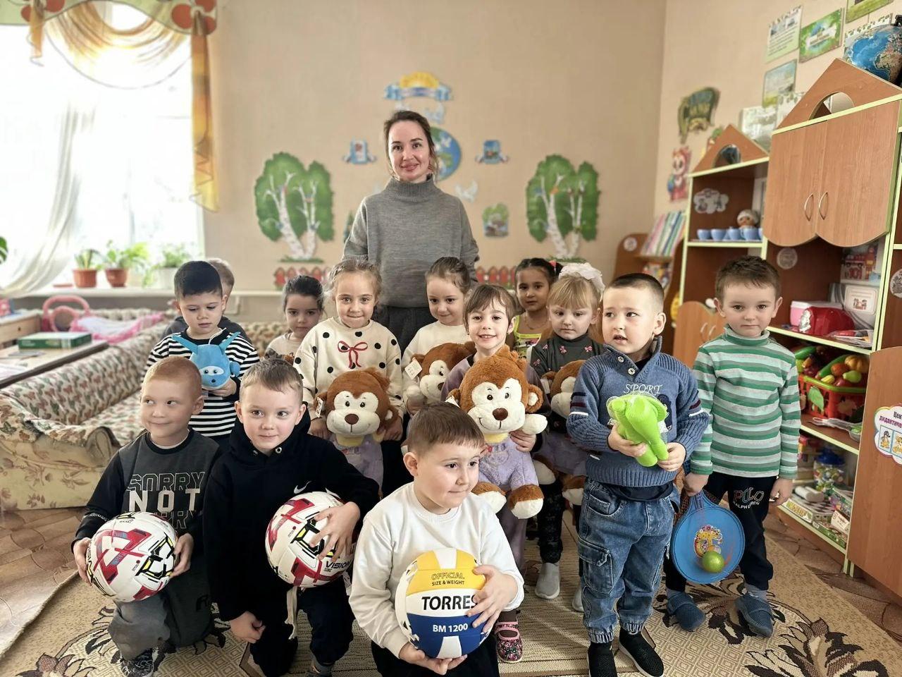 Каневчане доставили гуманитарную помощь в детский сад Херсонской области Каневчане доставили гуманитарную помощь в детский сад Херсонской области