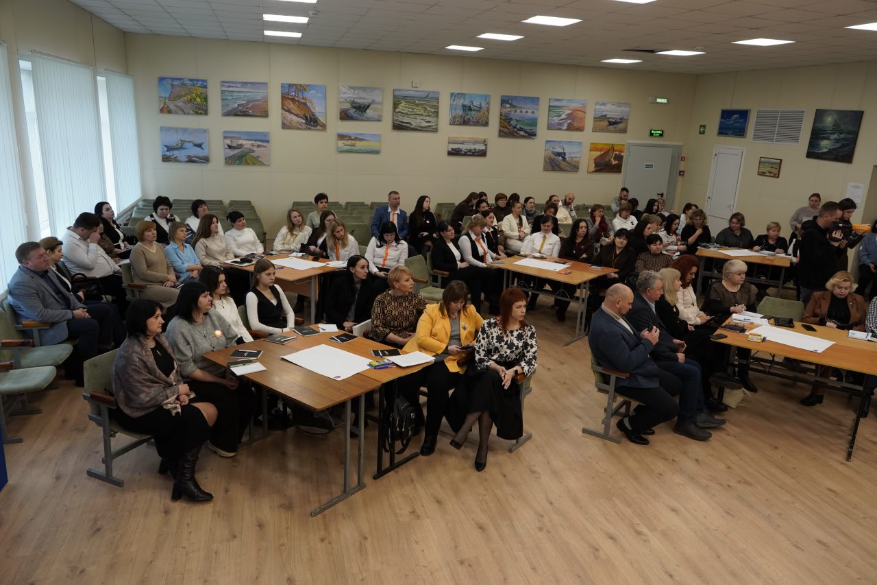 Владимир Сальдо: В Геническе школы № 3 прошла региональная стратегическая сессия «Навигаторы детства: сила в единстве!»