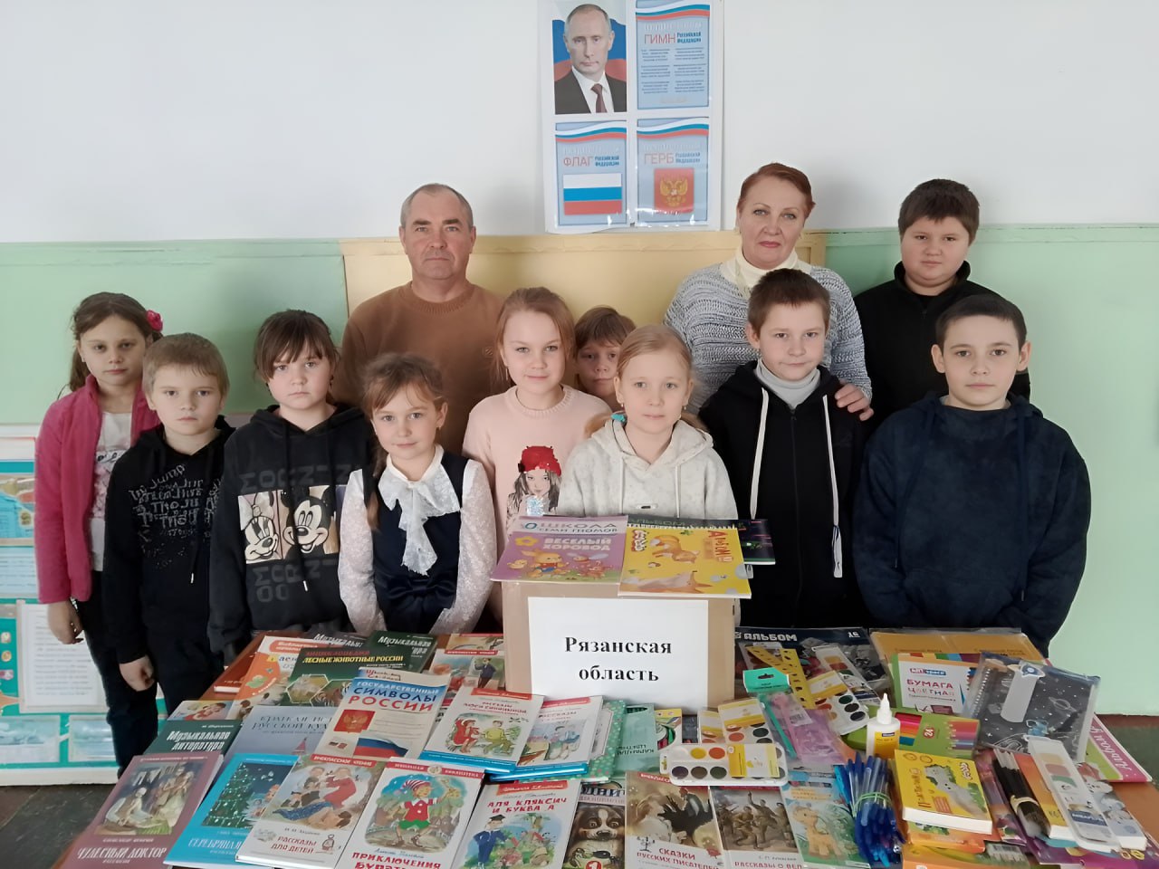 Рязанцы привезли книги и канцелярию в Константиновскую школу