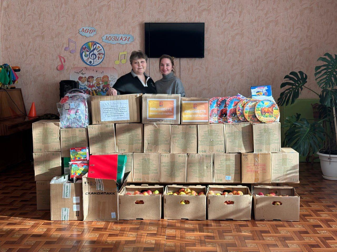 Каневчане доставили гуманитарную помощь в детский сад Херсонской области Каневчане доставили гуманитарную помощь в детский сад Херсонской области