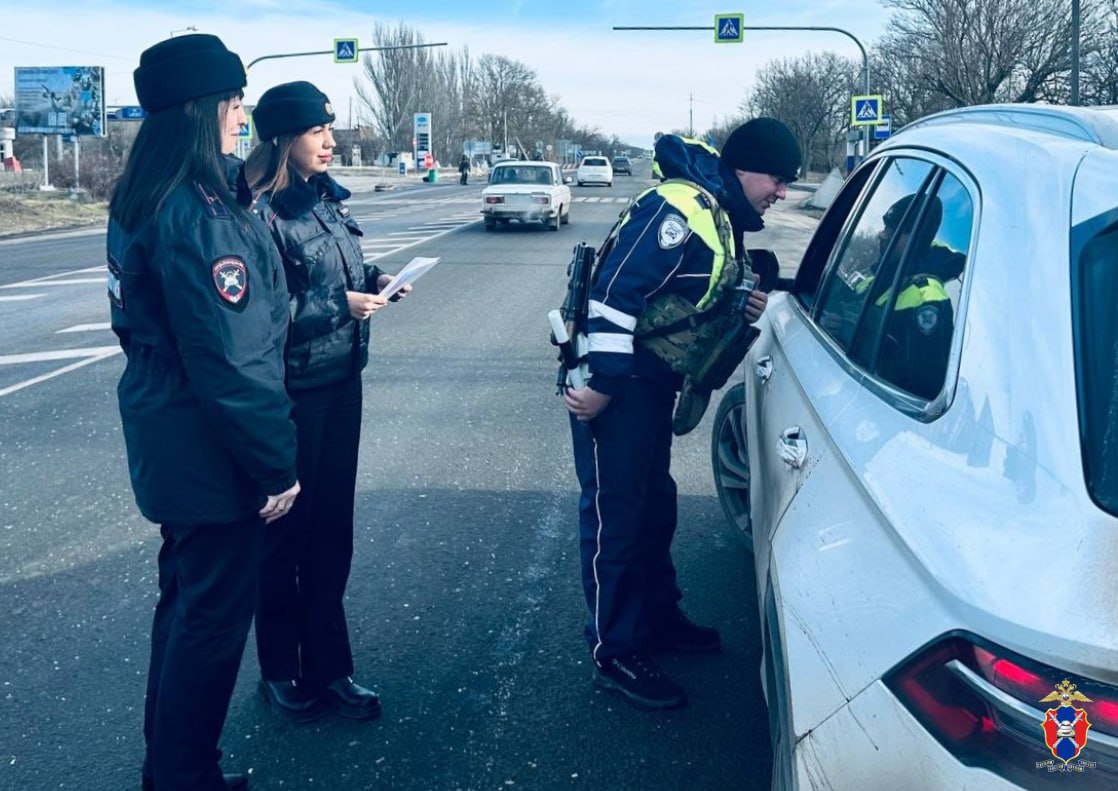 В преддверии Дня защитника Отечества госавтоинспекторы поздравили мужчин-автолюбителей Херсонщимны с наступающим праздником В преддверии Дня защитника Отечества госавтоинспекторы поздравили мужчин-автолюбителей Херсонщимны с наступающим праздником