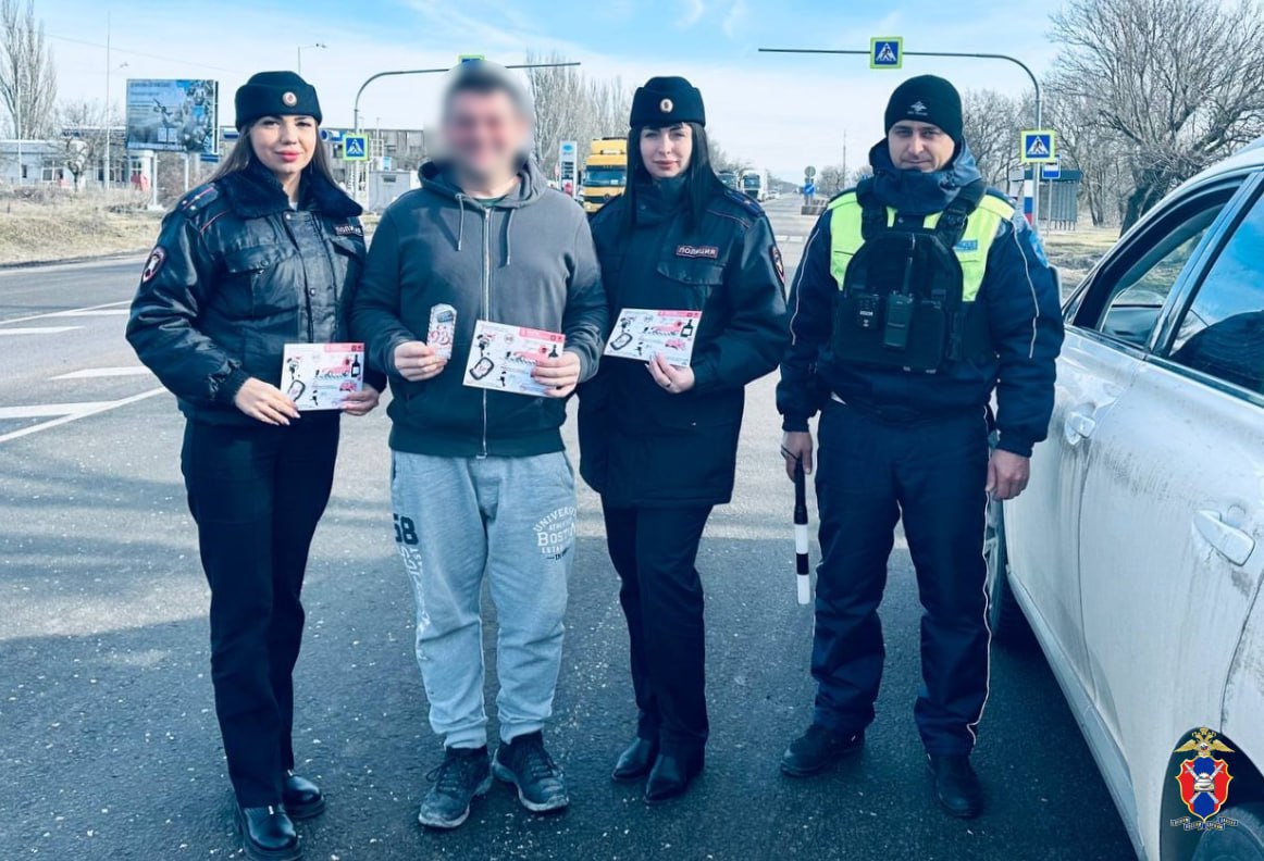 В преддверии Дня защитника Отечества госавтоинспекторы поздравили мужчин-автолюбителей Херсонщимны с наступающим праздником В преддверии Дня защитника Отечества госавтоинспекторы поздравили мужчин-автолюбителей Херсонщимны с наступающим праздником