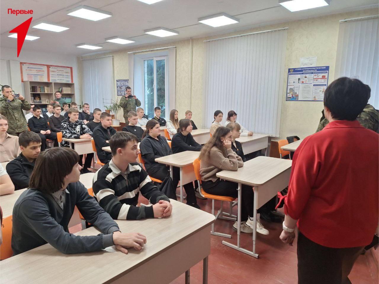 Первые Чаплинской школы № 1 посетили Урок мужества от гвардейцев-разведчиков