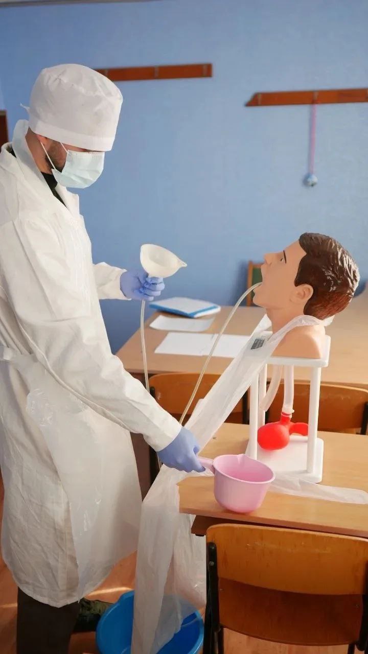 Будущие фельдшеры Генического медицинского колледжа приняли участие в квест-игре "Профессия фельдшера — это призвание" Будущие фельдшеры Генического медицинского колледжа приняли участие в квест-игре "Профессия фельдшера — это призвание"