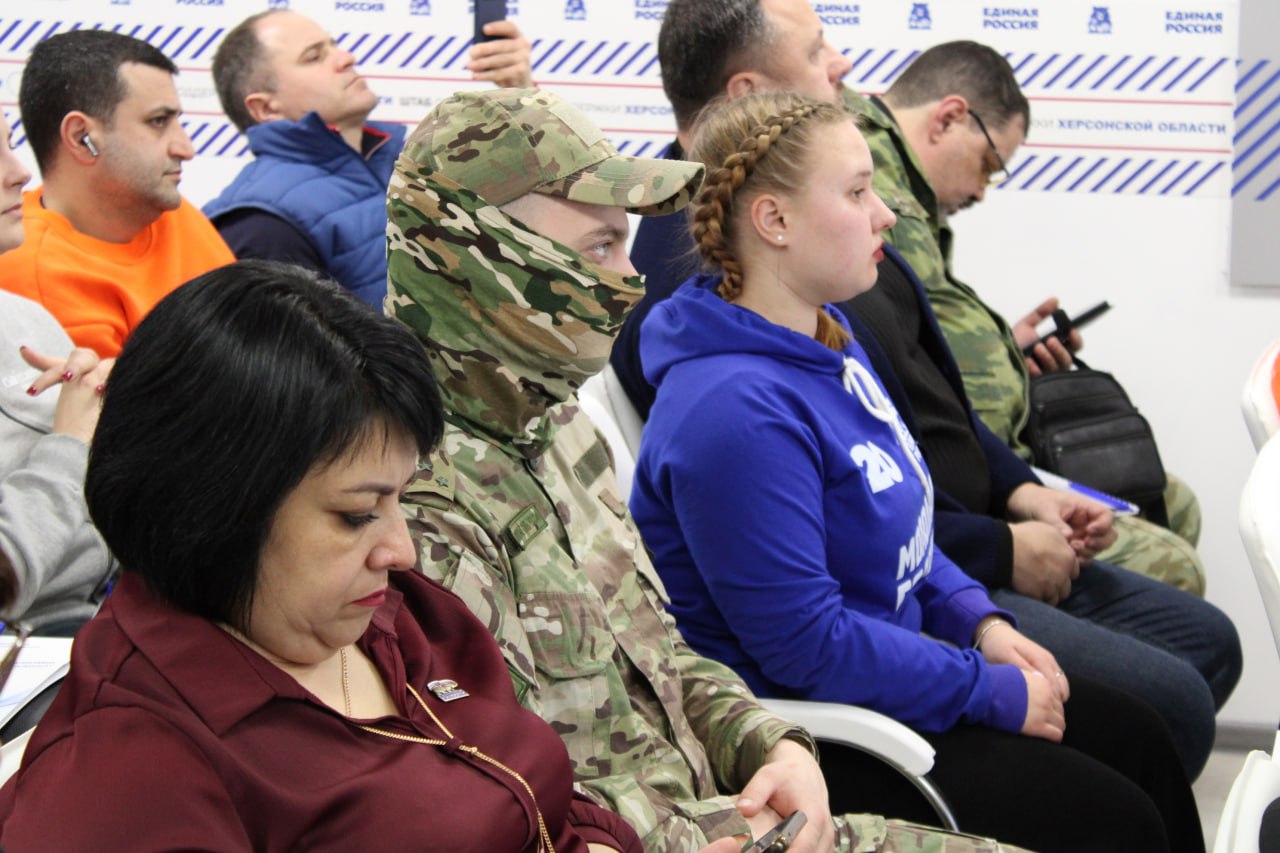 Об адресной помощи людям и системной работе волонтерских организаций на территории рассказали министр молодежной политики и глава Генического округа Об адресной помощи людям и системной работе волонтерских организаций на территории рассказали министр молодежной политики и глава Генического округа