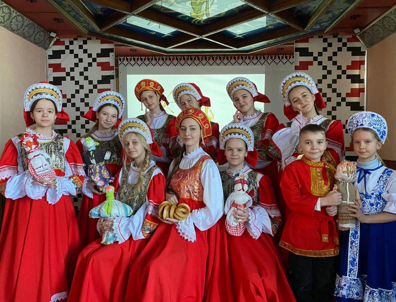 В Алешкинском округе Масленицу встретили с хороводами и блинами В Алешкинском округе Масленицу встретили с хороводами и блинами