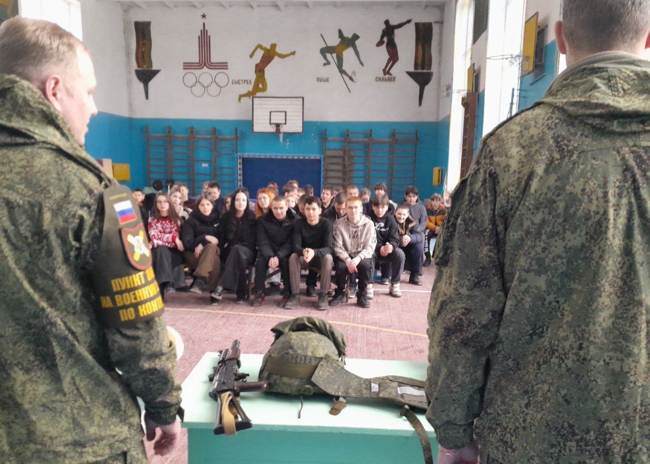 Демонстрация сборки и разборки оружия прошла в Рубановской школе накануне Дня защитника Отечества Демонстрация сборки и разборки оружия прошла в Рубановской школе накануне Дня защитника Отечества