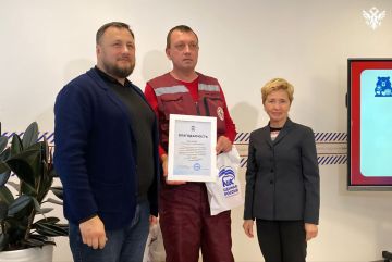 В Штабе общественной поддержки «Единой России» в Геническе поздравили фельдшеров с профессиональным праздником