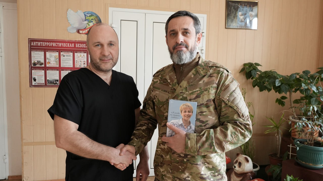 Казаки передали новый аппарат УЗИ в Республиканский травматологический центр ДНР Казаки передали новый аппарат УЗИ в Республиканский травматологический центр ДНР