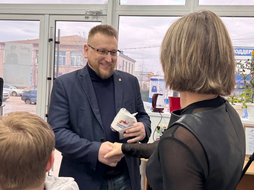 Сторонники Единой России провели «Добрые встречи» накануне Дня защитника Отечества Сторонники Единой России провели «Добрые встречи» накануне Дня защитника Отечества