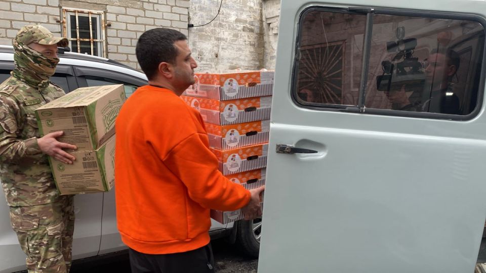 На партийном клубе направления народной программы «Гуманитарная миссия» «Единая Россия» и краснодарский штаб «Мы вместе» передали помощь военным разведчикам На партийном клубе направления народной программы «Гуманитарная миссия» «Единая Россия» и краснодарский штаб «Мы вместе» передали помощь военным разведчикам