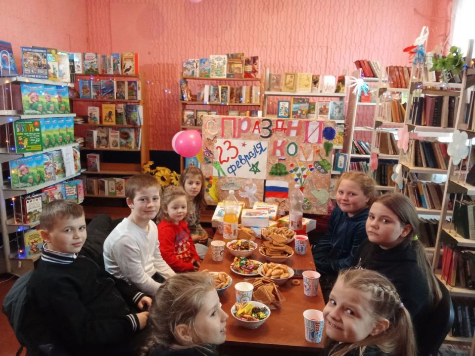 В Братской библиотеке прошло мероприятие в преддверии праздника Дня Защитника Отечества В Братской библиотеке прошло мероприятие в преддверии праздника Дня Защитника Отечества