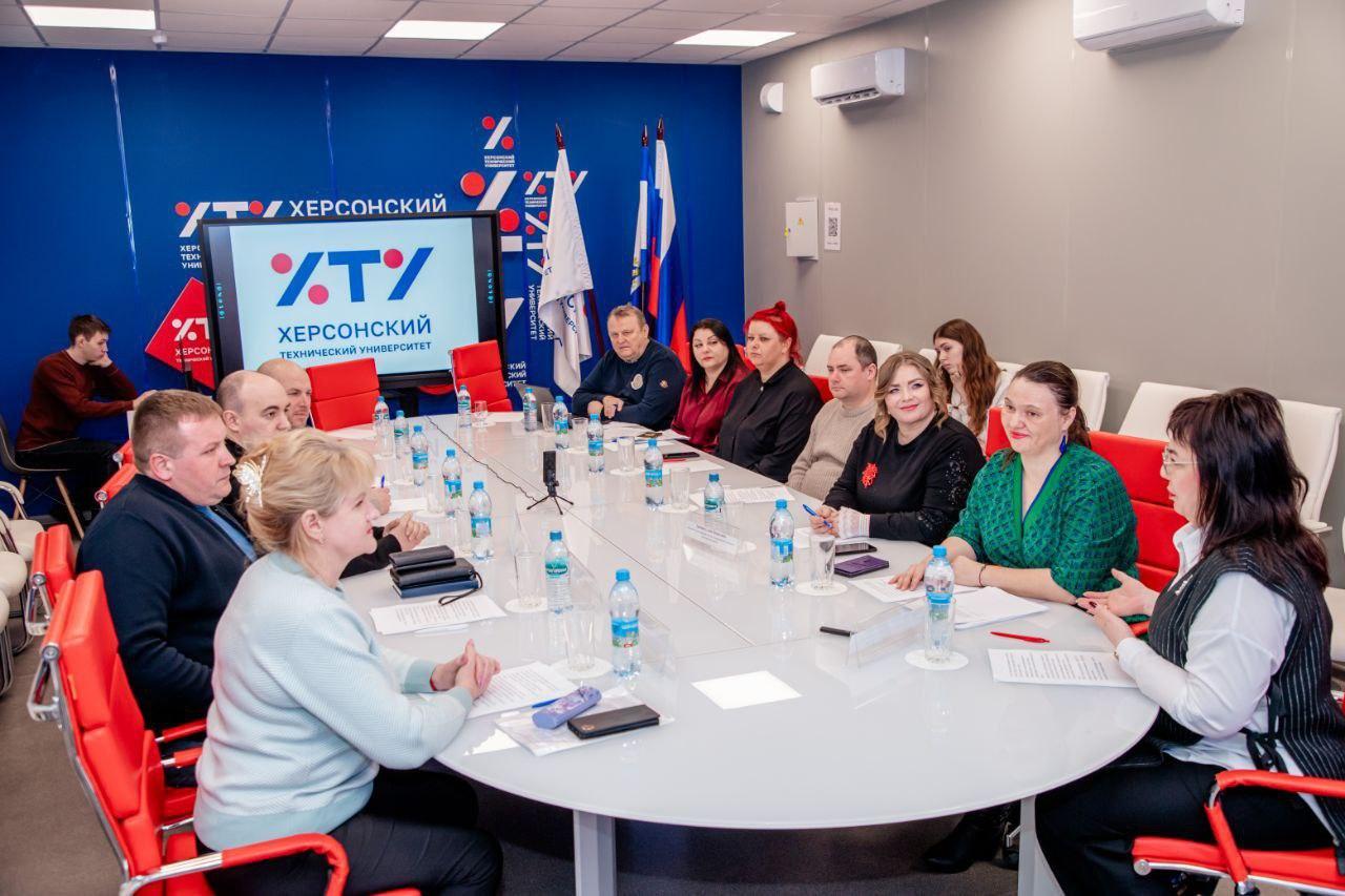 Новый облик Геническа: студенты-дизайнеры ХТУ представили проекты по развитию городской айдентики