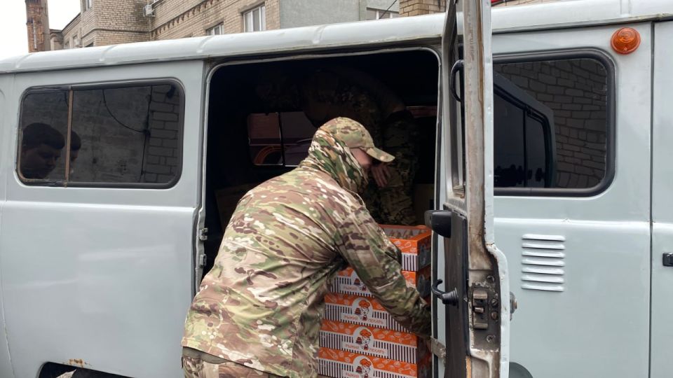 На партийном клубе направления народной программы «Гуманитарная миссия» «Единая Россия» и краснодарский штаб «Мы вместе» передали помощь военным разведчикам На партийном клубе направления народной программы «Гуманитарная миссия» «Единая Россия» и краснодарский штаб «Мы вместе» передали помощь военным разведчикам