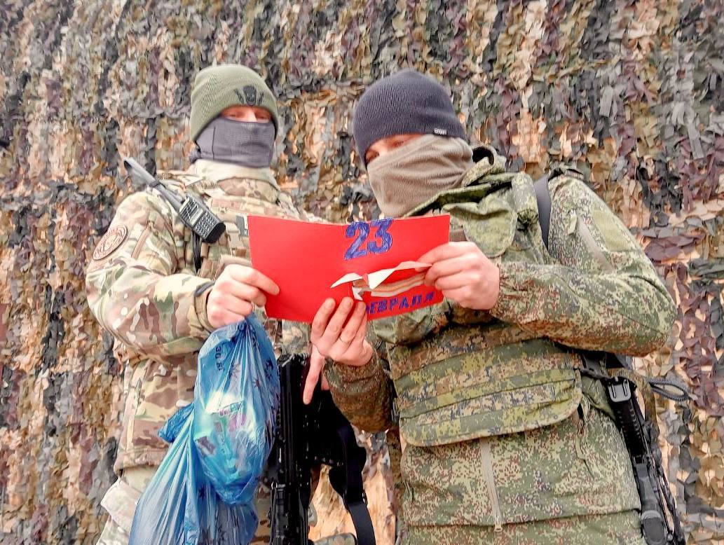 Офицеры СК России поздравили с наступающим праздником защитников, выполняющих задачи в зоне проведения специальной военной операции Офицеры СК России поздравили с наступающим праздником защитников, выполняющих задачи в зоне проведения специальной военной операции