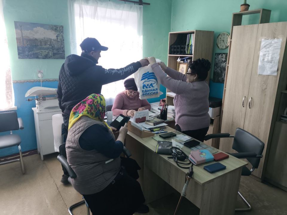 Местные отделения Единой России поздравили фельдшеров в Новотроицком, Горностаевском, Скадовском и Нижнесерогозском округах Местные отделения Единой России поздравили фельдшеров в Новотроицком, Горностаевском, Скадовском и Нижнесерогозском округах