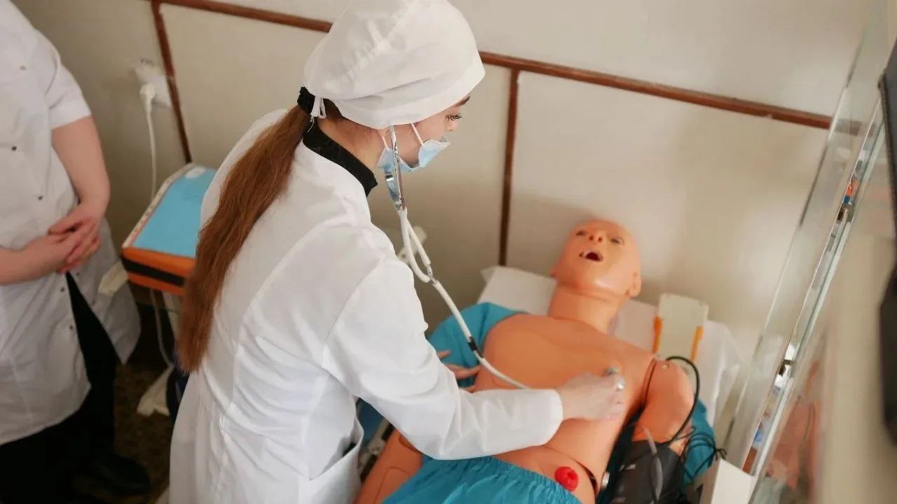 Будущие фельдшеры Генического медицинского колледжа приняли участие в квест-игре "Профессия фельдшера — это призвание" Будущие фельдшеры Генического медицинского колледжа приняли участие в квест-игре "Профессия фельдшера — это призвание"