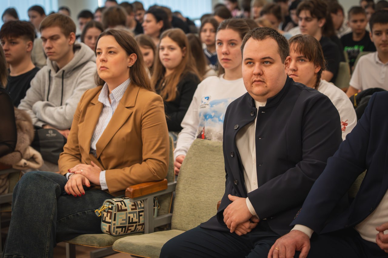 Герои живут среди нас и песни их будут жить вечно Герои живут среди нас и песни их будут жить вечно