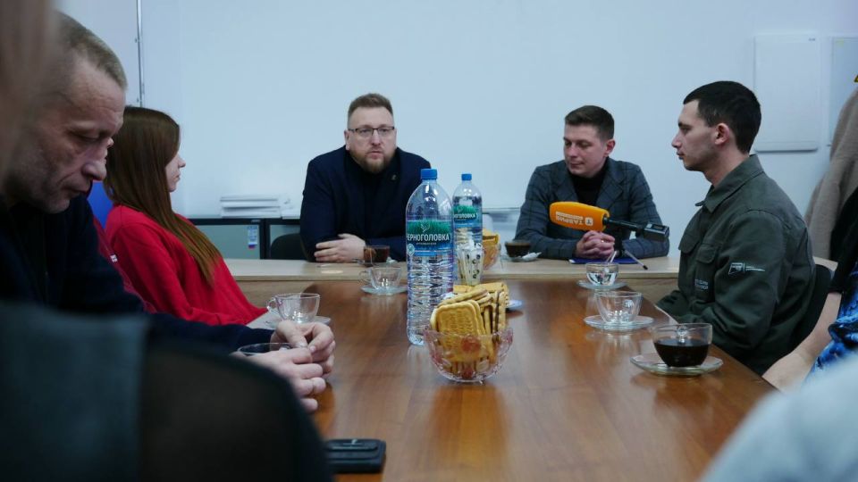 Сторонники Единой России провели «Добрые встречи» накануне Дня защитника Отечества Сторонники Единой России провели «Добрые встречи» накануне Дня защитника Отечества