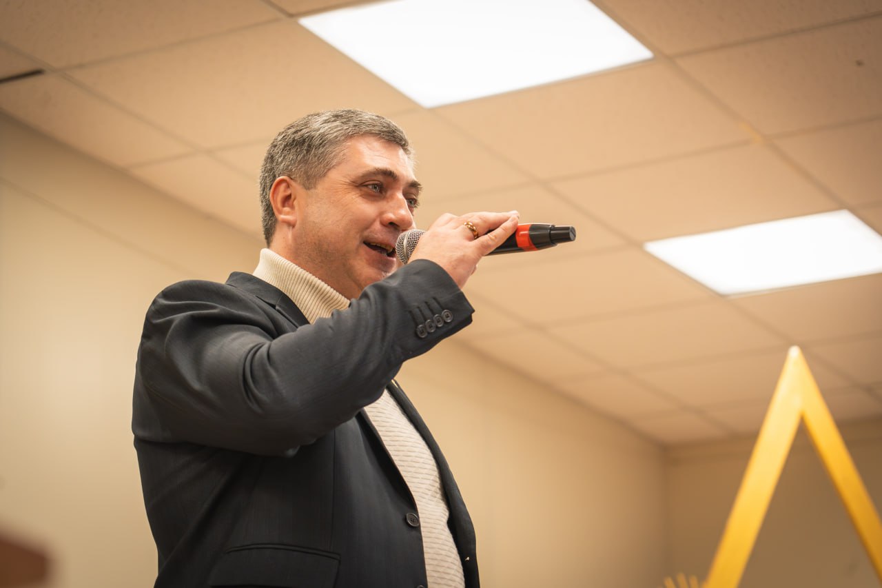 Герои живут среди нас и песни их будут жить вечно Герои живут среди нас и песни их будут жить вечно