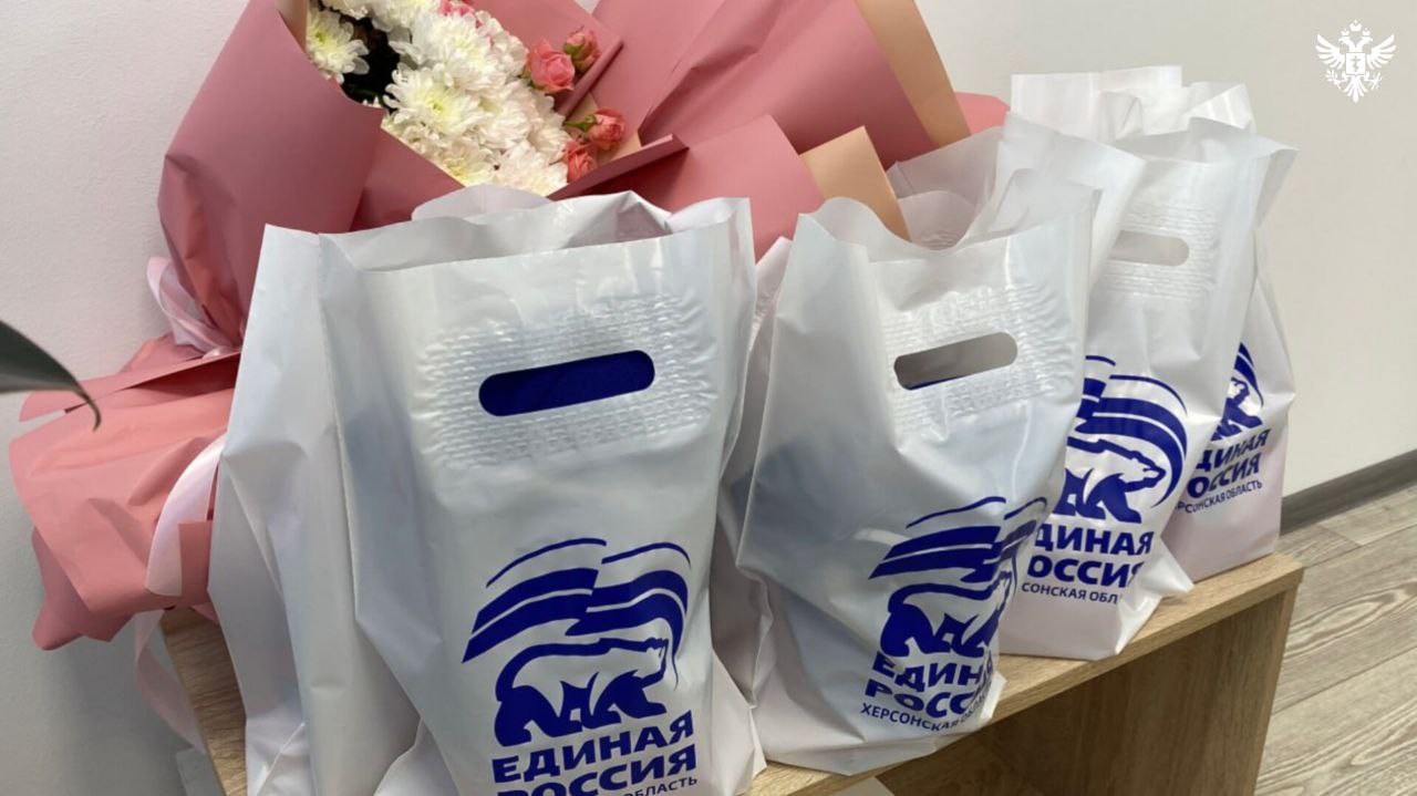 В Штабе общественной поддержки «Единой России» в Геническе поздравили фельдшеров с профессиональным праздником В Штабе общественной поддержки «Единой России» в Геническе поздравили фельдшеров с профессиональным праздником