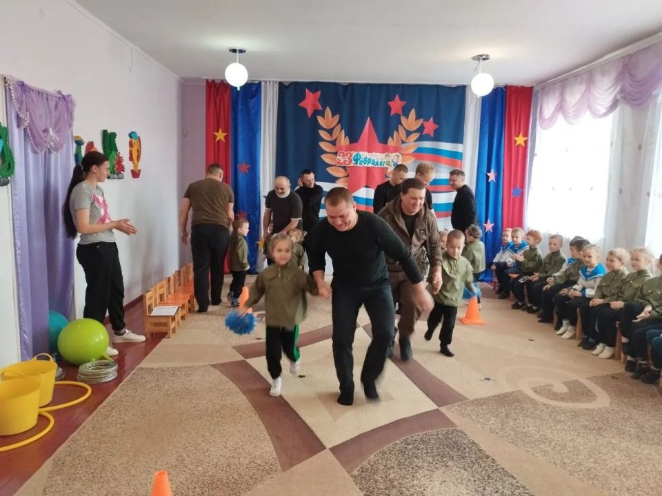 День защитника Отечества с папами и дедушками День защитника Отечества с папами и дедушками