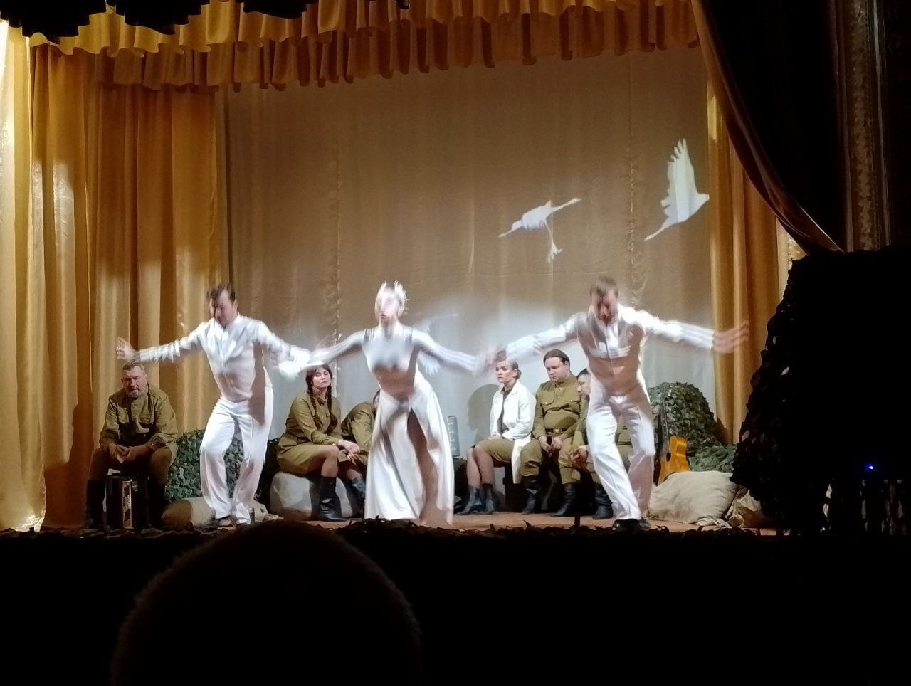 В селе Дмитровка Херсонский театр выступил с театрализованной программой «Теркин был, есть и будет», приуроченную ко Дню Защитника Отечества В селе Дмитровка Херсонский театр выступил с театрализованной программой «Теркин был, есть и будет», приуроченную ко Дню Защитника Отечества