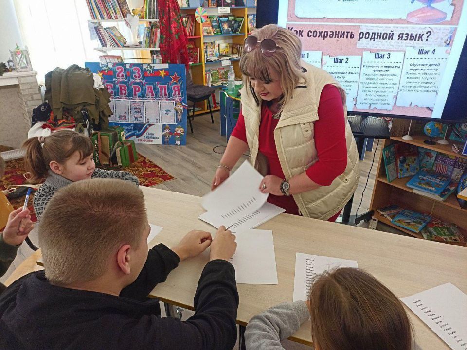 В Любимовской библиотеке прошло познавательное мероприятие «Знатоки русского языка!» к Международному дню родного языка В Любимовской библиотеке прошло познавательное мероприятие «Знатоки русского языка!» к Международному дню родного языка