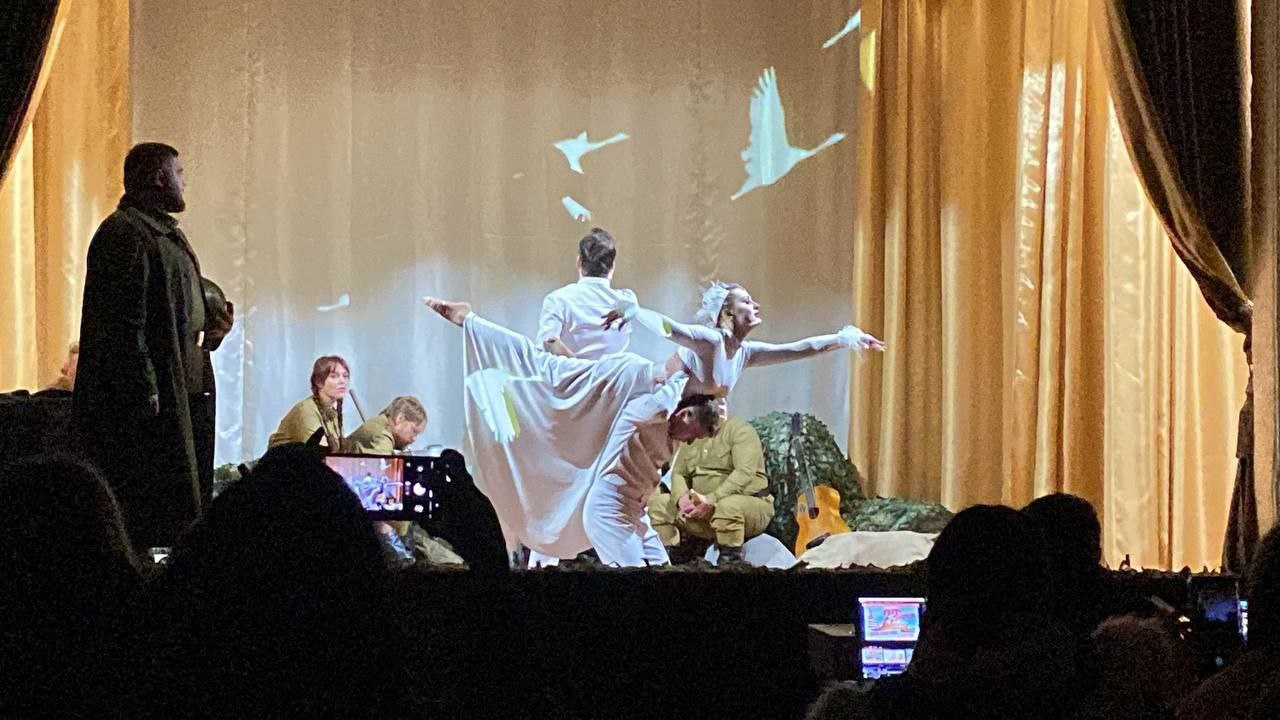 В селе Дмитровка Херсонский театр выступил с театрализованной программой «Теркин был, есть и будет», приуроченную ко Дню Защитника Отечества В селе Дмитровка Херсонский театр выступил с театрализованной программой «Теркин был, есть и будет», приуроченную ко Дню Защитника Отечества