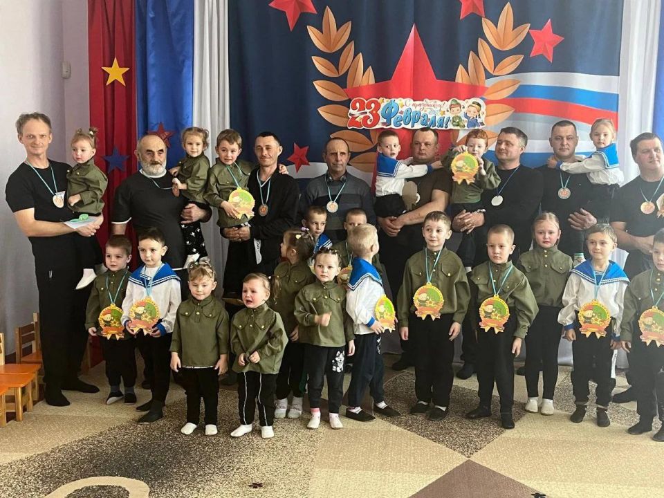День защитника Отечества с папами и дедушками: мероприятие в Приморском детском саду «Золотая рыбка» Скадовского МО День защитника Отечества с папами и дедушками: мероприятие в Приморском детском саду «Золотая рыбка» Скадовского МО