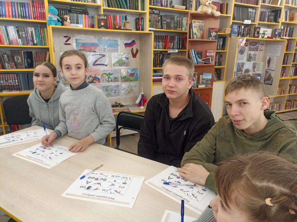 В Любимовской библиотеке прошло познавательное мероприятие «Знатоки русского языка!» к Международному дню родного языка В Любимовской библиотеке прошло познавательное мероприятие «Знатоки русского языка!» к Международному дню родного языка