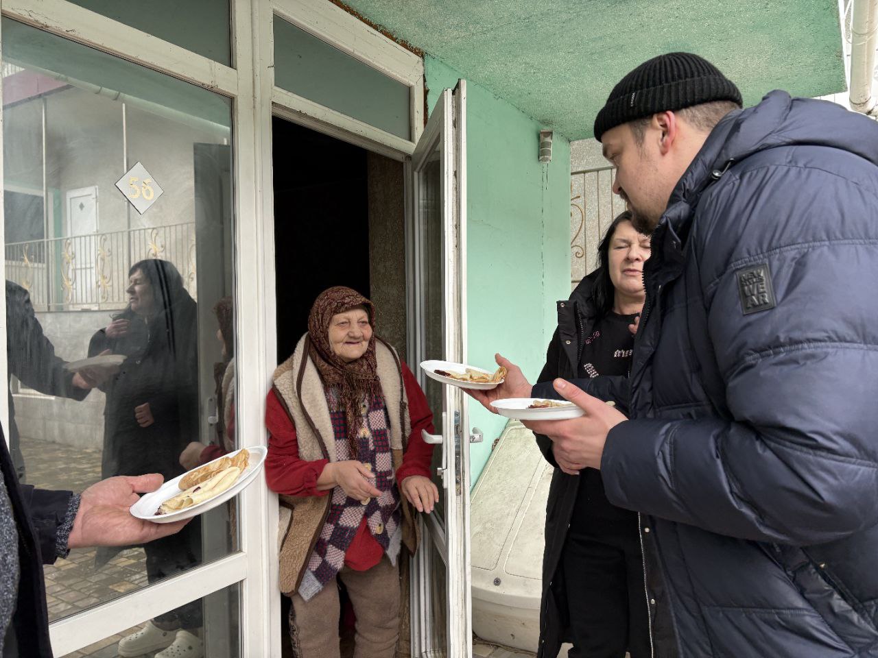 В Железном Порту для жителей пунктов временного размещения прошло праздничное мероприятие, организованное при поддержке регионального и местного отделений партии «Единая Россия» В Железном Порту для жителей пунктов временного размещения прошло праздничное мероприятие, организованное при поддержке регионального и местного отделений партии «Единая Россия»