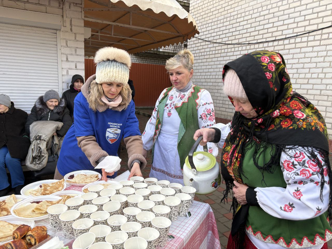 В Железном Порту для жителей пунктов временного размещения прошло праздничное мероприятие, организованное при поддержке регионального и местного отделений партии «Единая Россия» В Железном Порту для жителей пунктов временного размещения прошло праздничное мероприятие, организованное при поддержке регионального и местного отделений партии «Единая Россия»