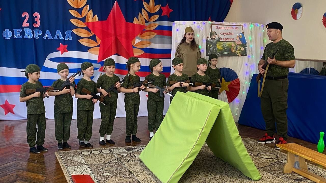 Будущие защитники в строю: в Геническом детском саду "Теремок" прошел "Один день из жизни в армии" Будущие защитники в строю: в Геническом детском саду "Теремок" прошел "Один день из жизни в армии"