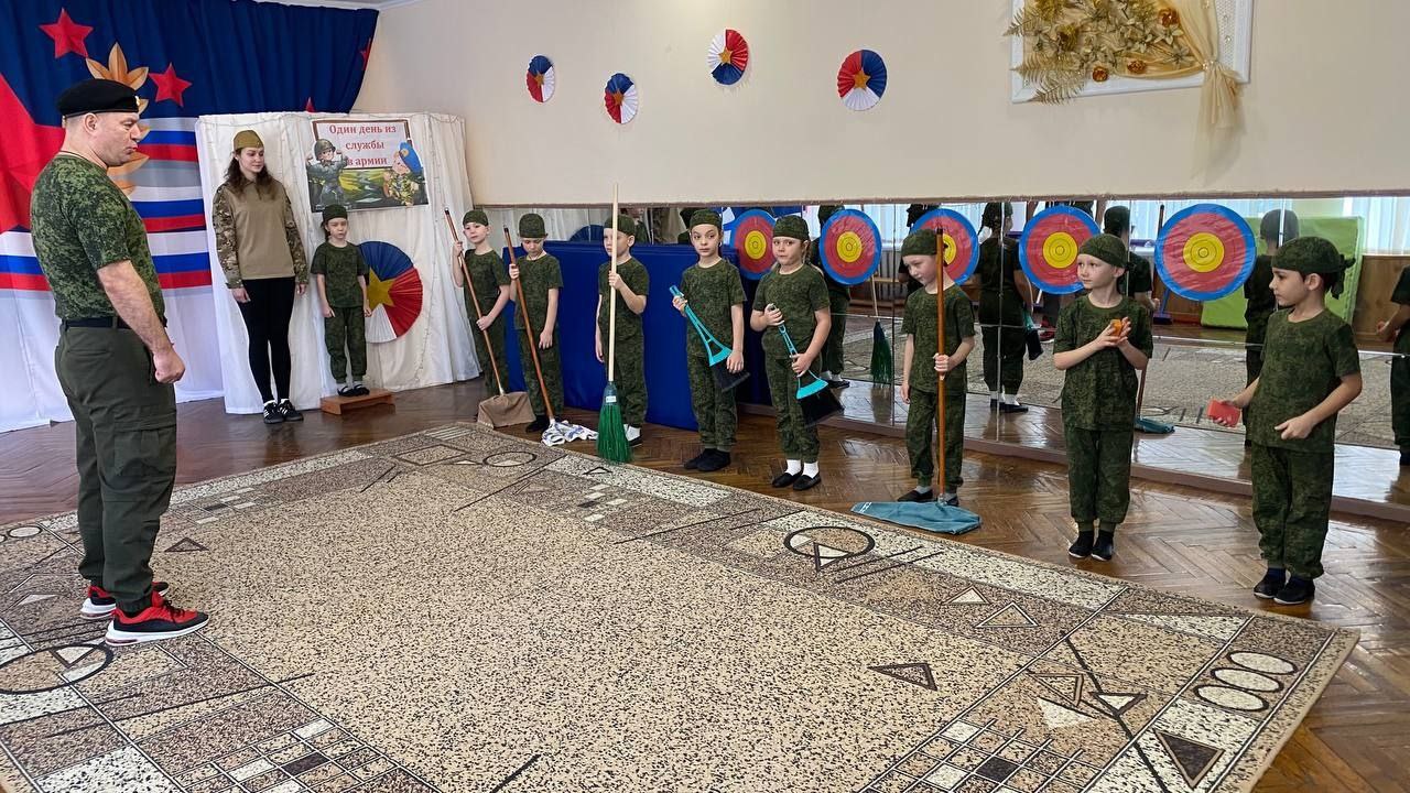 Будущие защитники в строю: в Геническом детском саду "Теремок" прошел "Один день из жизни в армии" Будущие защитники в строю: в Геническом детском саду "Теремок" прошел "Один день из жизни в армии"