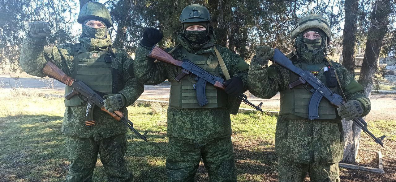 Бойцы Крымского полка поздравляют с Днем защитника Отечества