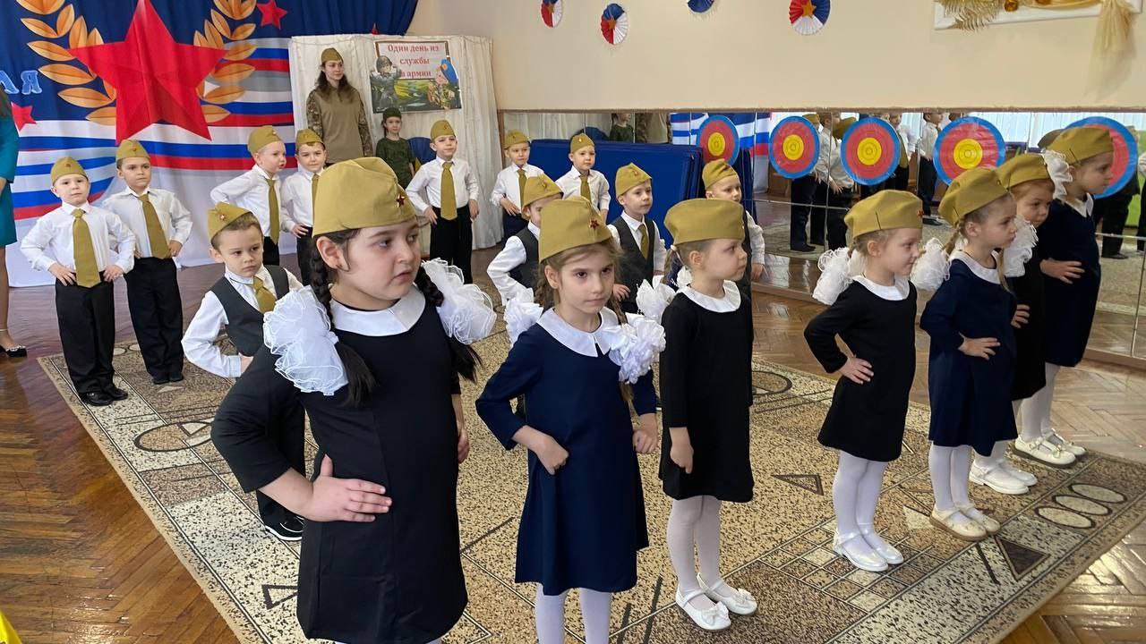 Будущие защитники в строю: в Геническом детском саду "Теремок" прошел "Один день из жизни в армии" Будущие защитники в строю: в Геническом детском саду "Теремок" прошел "Один день из жизни в армии"
