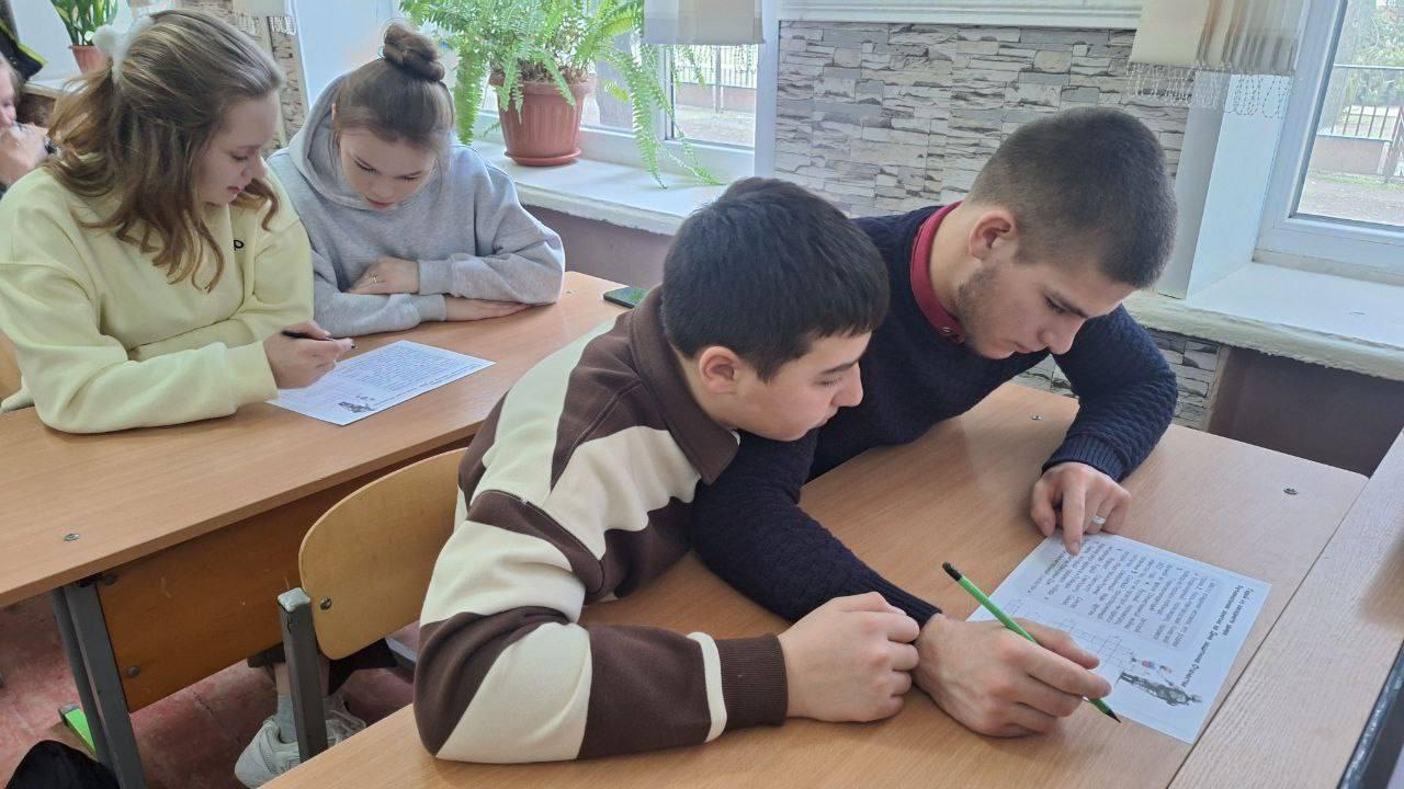 «Разговоры о важном» в Широковской школе Скадовского района на тему «Герой из соседнего двора» «Разговоры о важном» в Широковской школе Скадовского района на тему «Герой из соседнего двора»