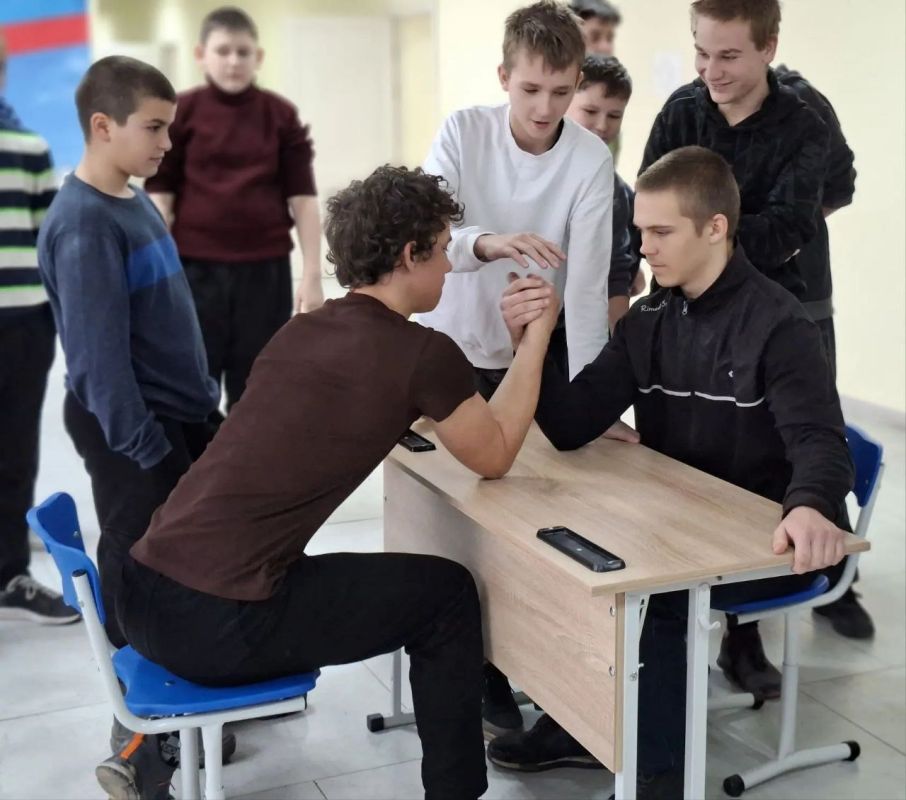 «А ну-ка, парни!»: соревнования ко Дню защитника Отечества в Красненской школе «А ну-ка, парни!»: соревнования ко Дню защитника Отечества в Красненской школе