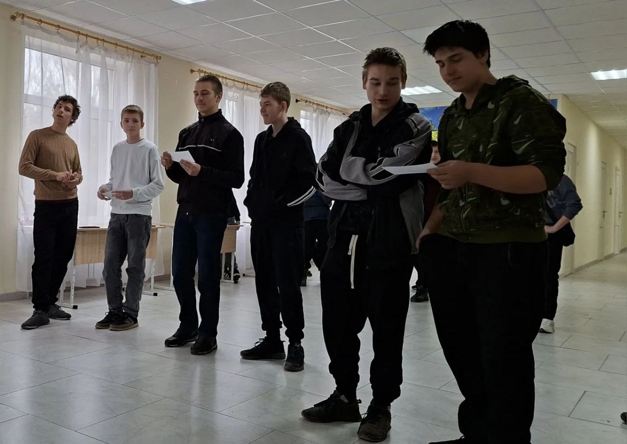 «А ну-ка, парни!»: соревнования ко Дню защитника Отечества в Красненской школе «А ну-ка, парни!»: соревнования ко Дню защитника Отечества в Красненской школе