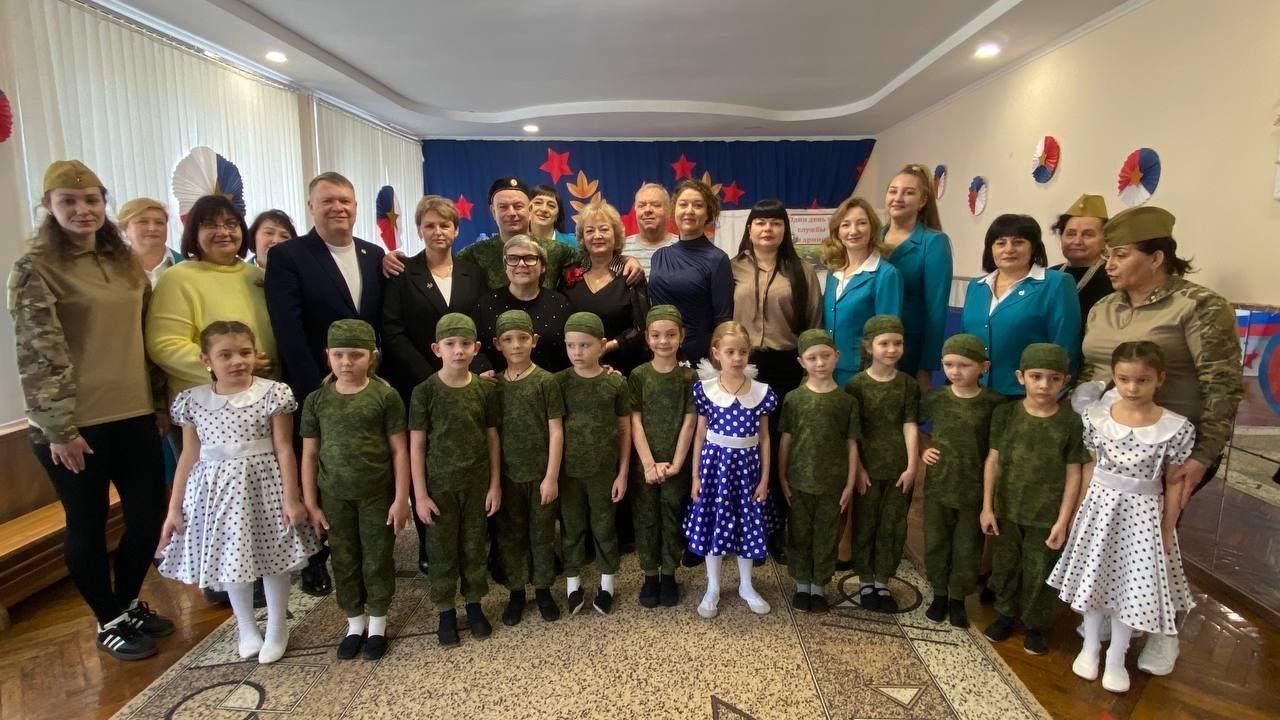 Будущие защитники в строю: в Геническом детском саду "Теремок" прошел "Один день из жизни в армии" Будущие защитники в строю: в Геническом детском саду "Теремок" прошел "Один день из жизни в армии"