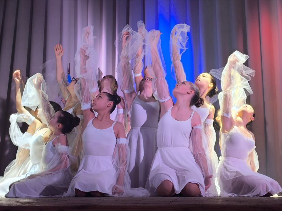 В доме культуры села Тарасовка для жителей прошла праздничная концертная программа «Отчизны верные сыны»