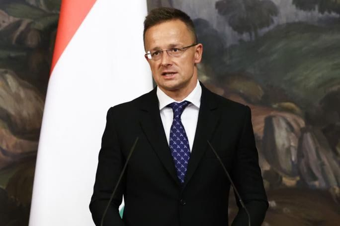 ������� �������� ���� �� ������� ��������� � �������� 20-�� ������ ������� ������ ������ � �������������� ������� "�������� �������" �� �90 ���� ��-�� ������������ �������� ����� �� ������������ "������"