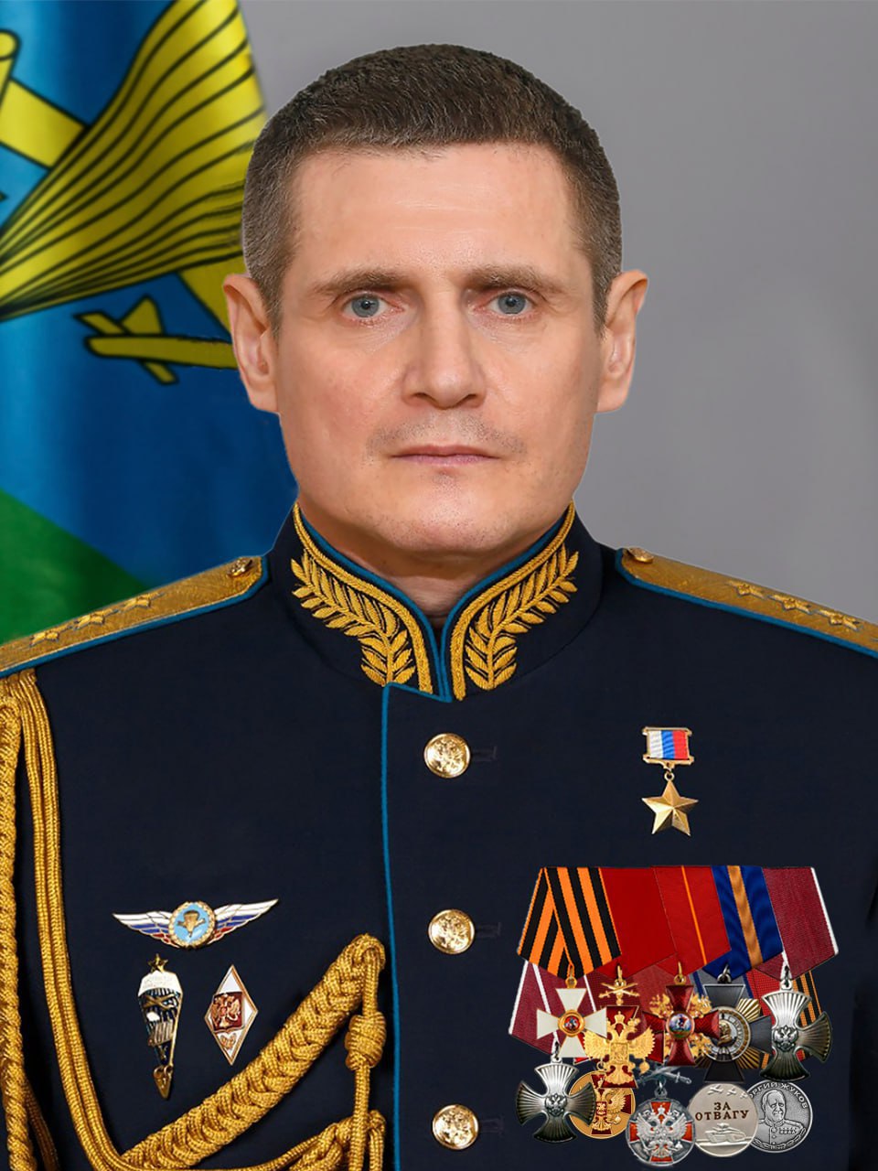 Командующий Воздушно-десантными войсками и ГрВ "Днепр" Герой Российской Федерации генерал-полковник Теплинский Михаил Юрьевич поздравил военнослужащих с днем Защитника Отечества